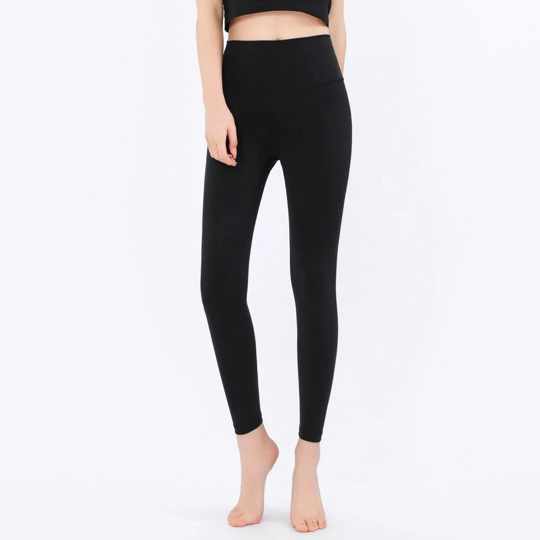 Model photo provided by Lululemon Lulu Yoga Pants Nude Seamless High-Waist Tight Fitness Quick-drying Women's Butt Lift Pants Design Concept~ Create a skin-friendly naked feeling, the special fabric is light and smooth, allowing you to focus on your practice. We have added a pocket design to this model to store small items! Fabric + Features The fabric is light and smooth, with four-sided stretch. Fabric ~ 25 spandex + 75 nylon (the same fabric as Lu Lu) is comfortable and stretchable and not easy to deform. Technology ~ Four needles and six threads are powerful (the same technology as Lu Lu). Technology ~ Italian elastic high silk thread (full elasticity, fit and slimming). High waist design, the waist is flat and fit, reducing tightness! Perfect for wrapping fat! Show your body shape better! Size S M L XL Color Purple Gray Black Bean Green Coffee Brown Rhino Gray